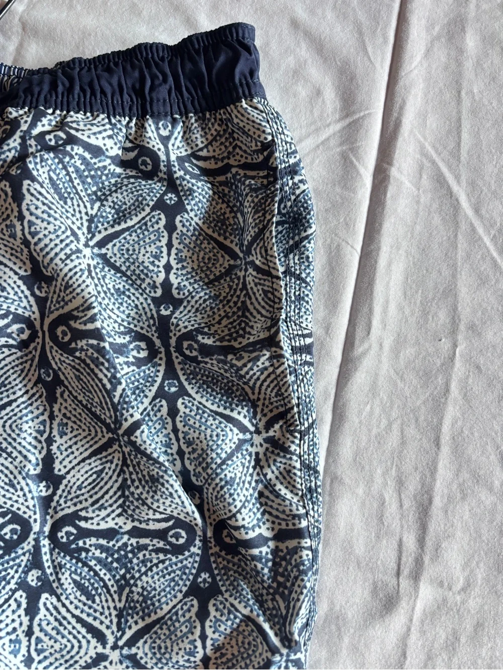 Tommy Hilfiger Geometric Medallion Pattern Lined Board Shorts Navy Blue/ White